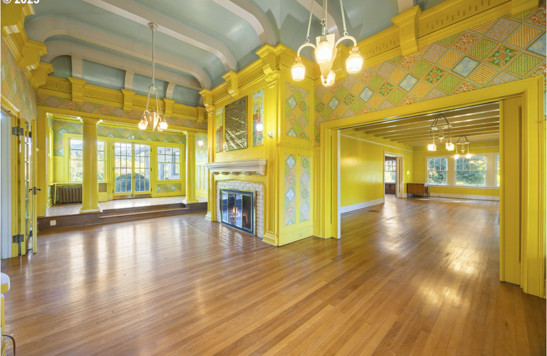 20+ ACRES | MAIN RESIDENCE/POOL & TENNIS CARRIAGE HOUSE | GUEST HOUSE BARN